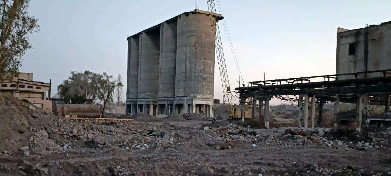 До обвалення